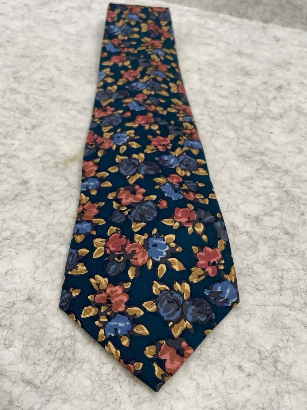 Bert Pulitzer Vintage Floral Pattern All Silk Necktie - Picture 4 of 4